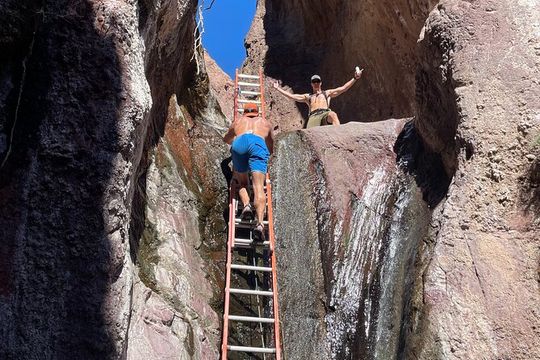 Las Vegas: Arizona Hot Springs Hike with Certified Hiking Guide
