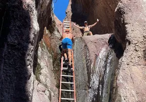 Las Vegas: Arizona Hot Springs Hike with Certified Hiking Guide