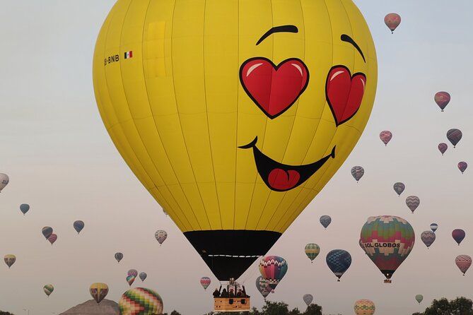 Balloon flight with breakfast included and private transportation