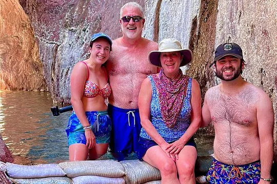 Las Vegas: Arizona Hot Springs Hike with Certified Hiking Guide