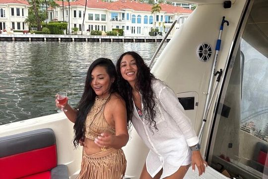 Miami Private Yacht Cruise — Discover Iconic Water Views