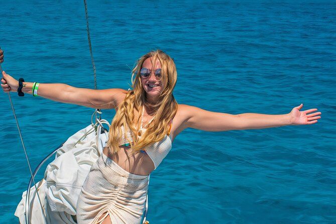 Isla Mujeres Catamaran Tour, Snorkeling, Fun, Open bar and Buffet