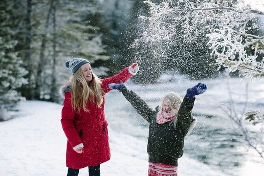 Banff Winter Walk: Including Ice Cleats + Transportation 2.5hrs