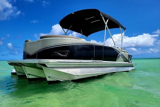 Private Pontoon Boat Rental in Kaneohe Bay