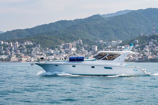 4 Hours Private Yacht in Puerto Vallarta with Snorkeling and Beach