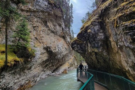 Explore Iconic Lakes and Johnston Canyon
