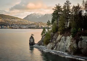 Vancouver Harbour Boat Tour Premium 3-Star Boat