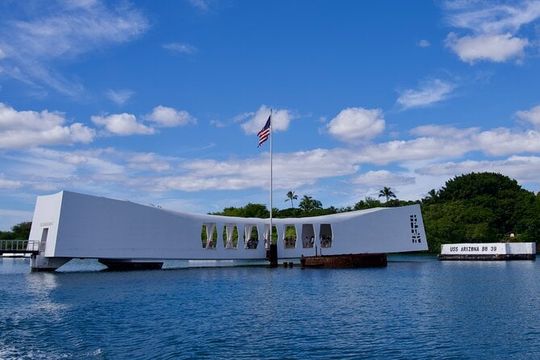 Private Tour-Pearl Harbor with Arizona Memorial + Scenic Lookouts