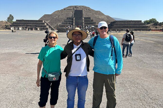 Teotihuacan Pyramids Tour + Breakfast in Cueva + Transportation