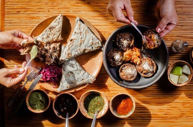 Oaxaca Streets Food Tour with 14+ Tastings