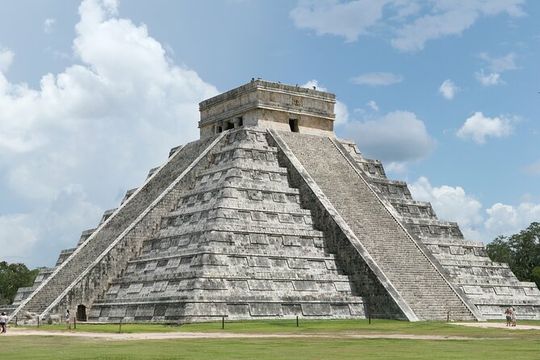 Private Day Tour from Cancun to Chichén Itzá and Cenote