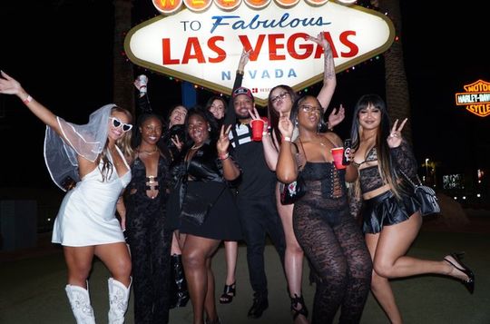 Hip Hop Club Experience With Unlimited Drinks on Party Bus