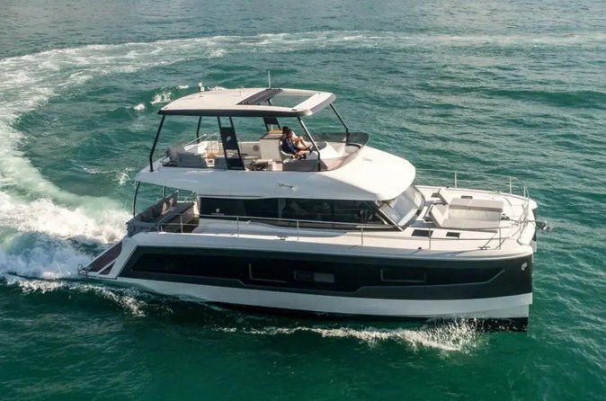 St. Pete-40’ Congetta | Fountaine Pajot MY5 Power Catamaran- 6Hr