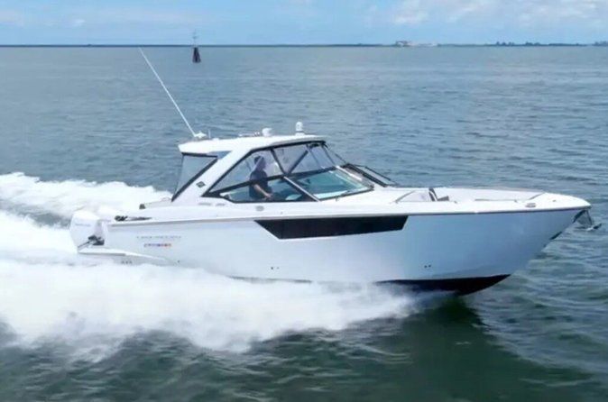 Sarasota 40 Happy Hour Monterey 385 Super Sport 4hr