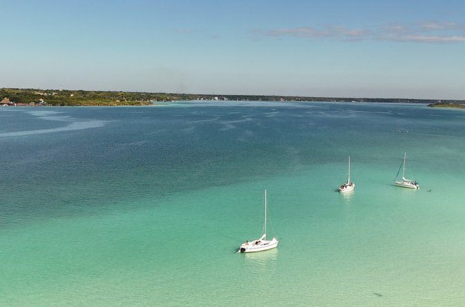 Group Tour in Lagoon of Bacalar with snacks and drinks