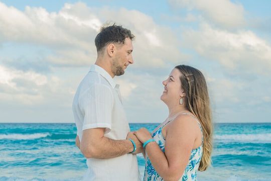 Private Photoshoot on the Beaches of Cancun with Hotel Pick-up
