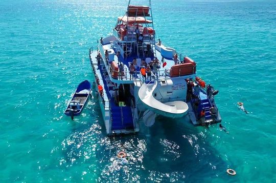Isla Mujeres Dancer Cruise with Lunch and Open Bar
