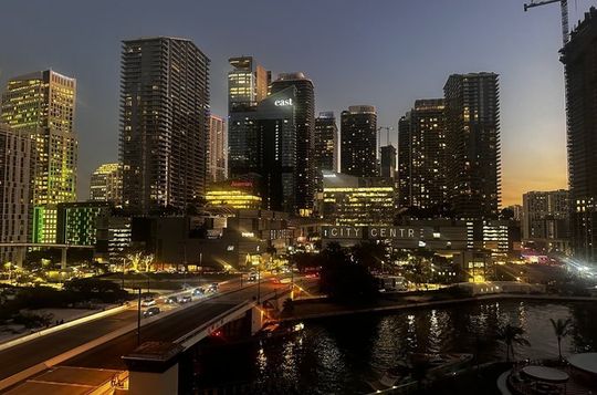 Miami: Evening Architectural Boat Tour with Unobstructed Views