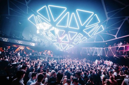 Las Vegas Club Crawl with Games Open Bar and Party Bus