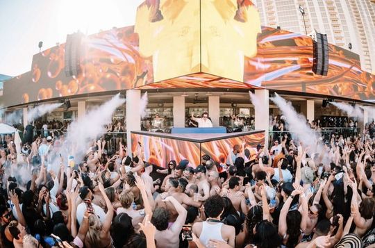 Las Vegas VIP Pool Crawl with Party Bus and Open Bar