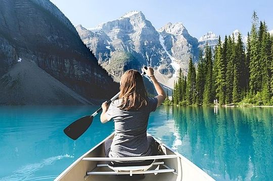 Shuttle: Lake Louise and Moraine Lake 75 min each in Banff