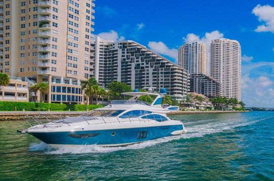 Private Luxury Yacht Experience in Miami with 2 Jet Skis Included