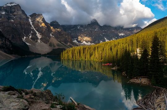 Banff Park Shuttle Ticket to Moraine Lake and Lake Louise