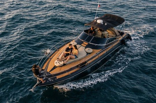 Private 40ft Yacht in Los Cabos with Drinks and Activities