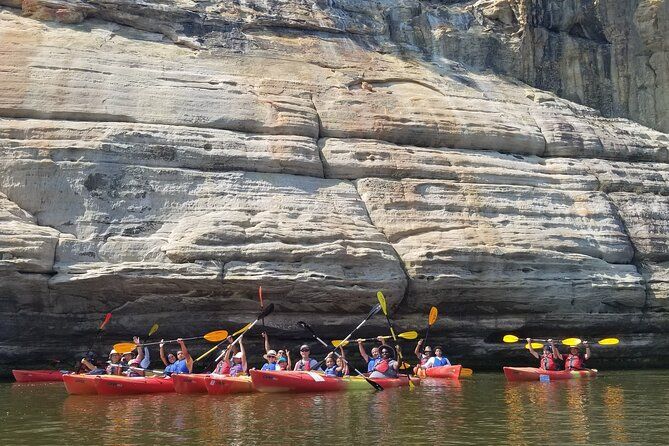 2 hr Single Guided Kayaking Tour near Chicago