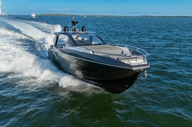 47 Azimut Yacht Rental in Miami