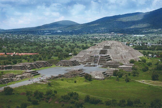 Discover Teotihuacan and the Basilica of Guadalupe from CDMX