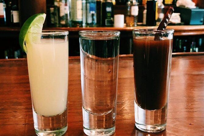 Mexico City Night Tour: Historic Cantinas, Tacos & Mezcal