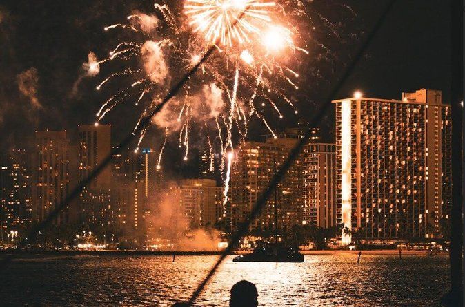 1 Hour Friday Night Fireworks Cruise w/ Complimentary Drinks