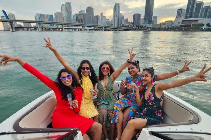 Miami Shared boat: 2 hours on a 22ft boat for 6 people total