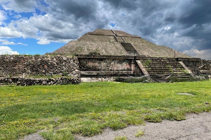 Teotihuacan pyramids from San Miguel de Allende