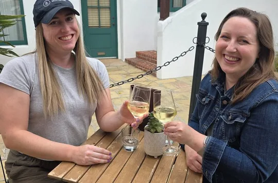 Santa Barbara Comedian-Led Walking Tour with Snacks and Drinks