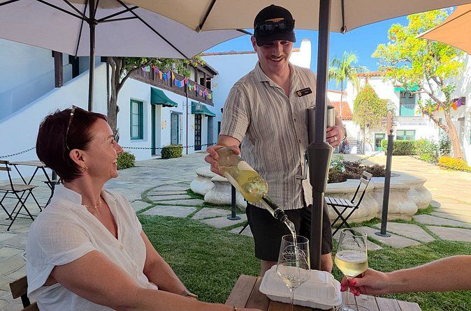 Santa Barbara Comedian-Led Walking Tour with Snacks and Drinks