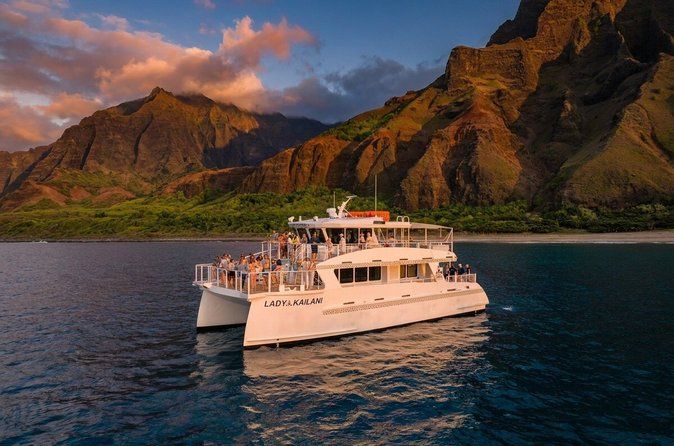 Kauai: Luxury Na Pali Sunset Experience aboard Lady Kailani