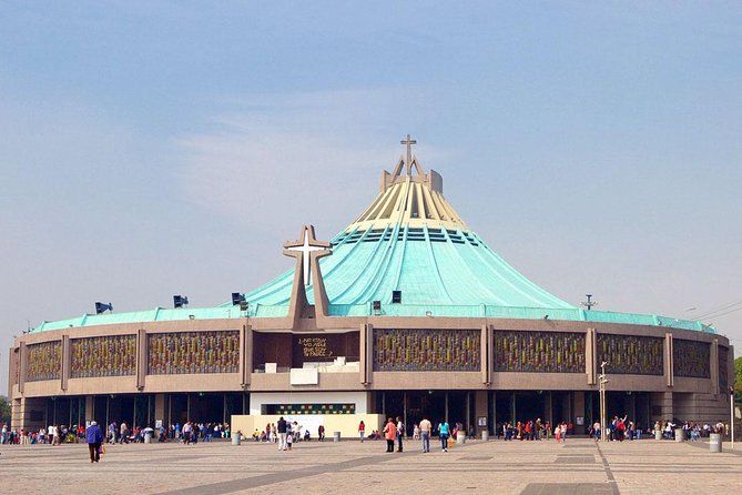 2D: Frida Kahlo Museum(No tiket) & Xochimilco Basílica & Pyramids