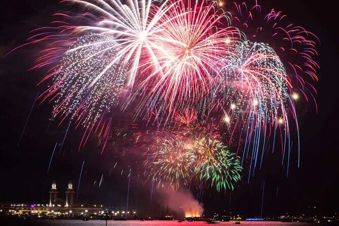 Chicago River Spectacular Fireworks Show and Tiki Bar Cruise