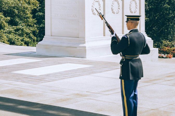 Small Group Arlington Cemetery & Changing of the Guard Tour
