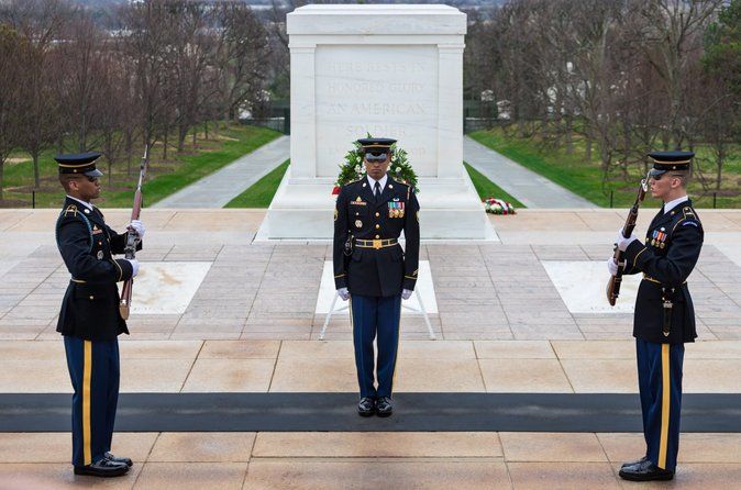 Small-Group Arlington Cemetery & Changing of the Guard Tour