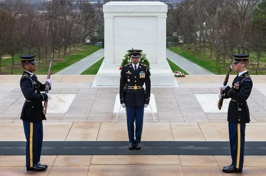 Small-Group Arlington Cemetery & Changing of the Guard Tour