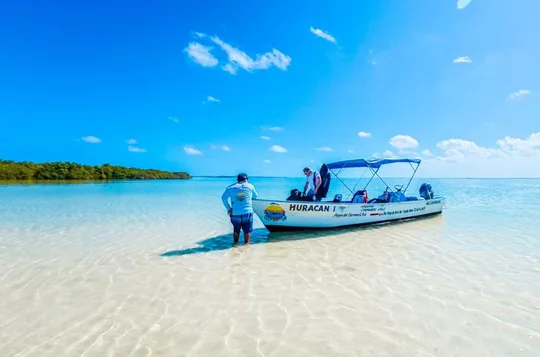 Tour Sian Kaan: From Tulum Boat Tour, Swim, Snorkel & Lunch