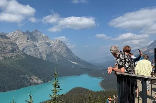 Banff/Jasper Parks, Icefields, Bow, Peyto lakes, small groups!