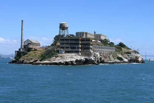 Alcatraz Inside with One Day Bike Rental and Lunch Credit
