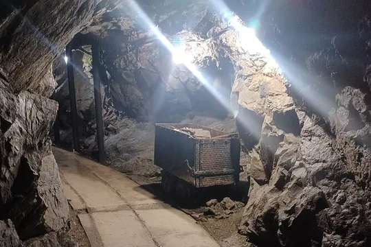 Crystal Gold Mine Tour With Gold Panning and Miner's Museum Visit