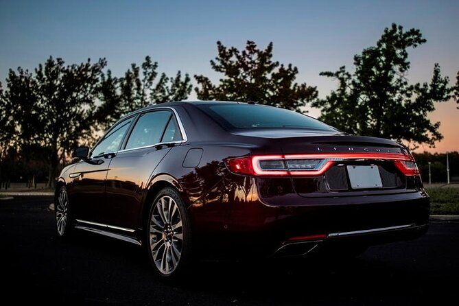 Curbside Sedan Transportation from O'Hare or Midway Airport to Downtown Chicago
