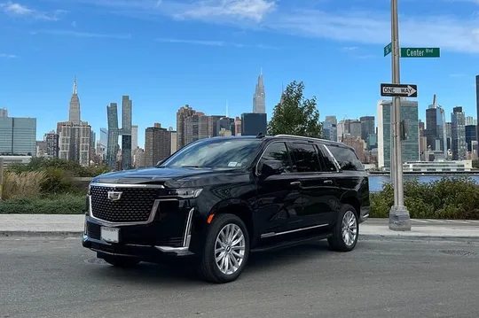 EWR, LGA, JFK Private Airport Transfer in NYC with SUV or Sedan