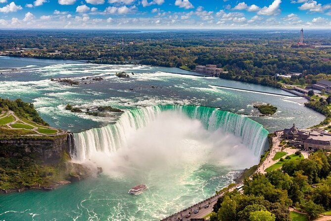 Toronto to Niagara Falls Half Day Private Tour Up To 4 People